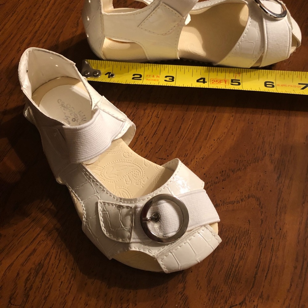 White kids sandal